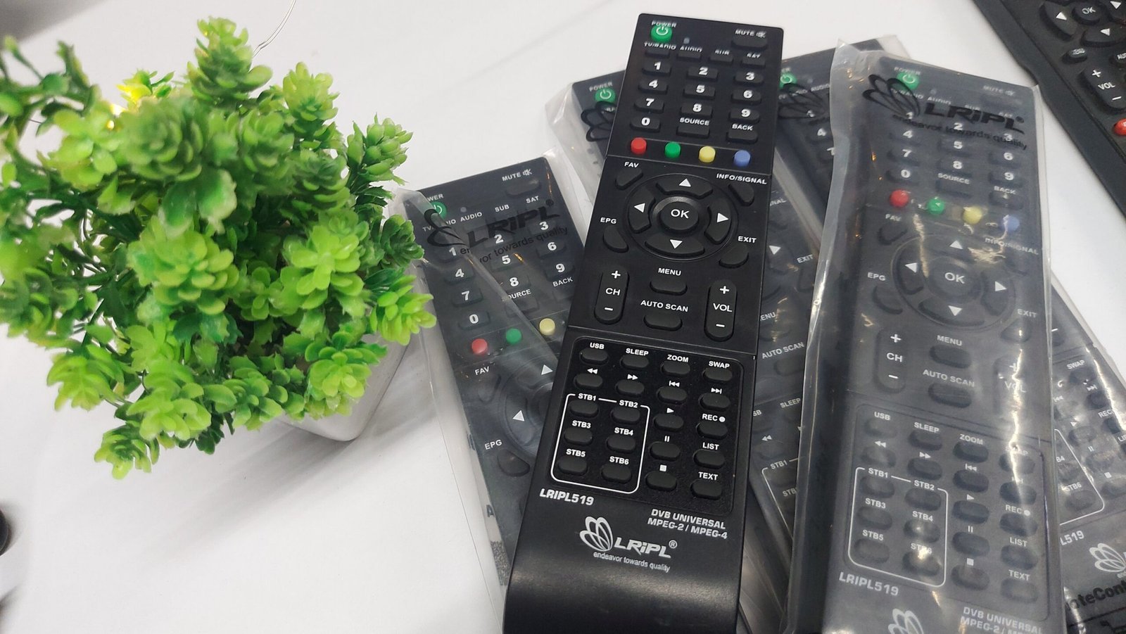 LIRIPL519 DVB UNIVERSAL MPEG-2 / MPEG-4 REMOTE CONTROL